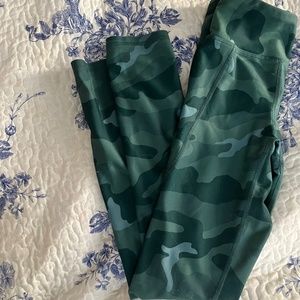 Old Navy girls leggings in camo